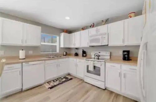 Thousand Oaks House | Beautiful 4 bedroom villa with private pool near Disney