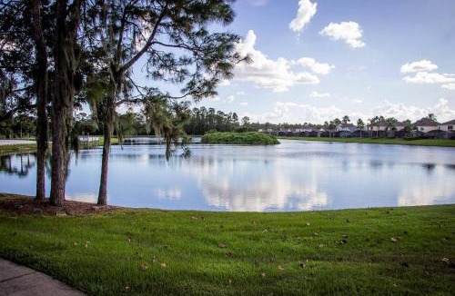 Lake Berkley House | Beautiful 7BR w Pool Lake View at Berkley
