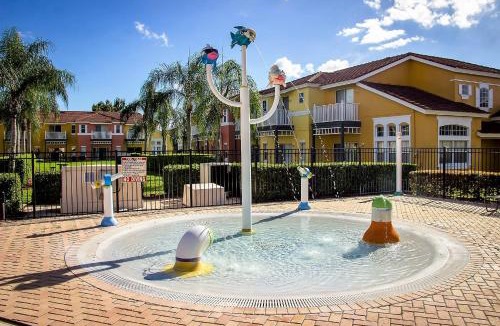Lake Berkley House | Beautiful 7BR w Pool Lake View at Berkley