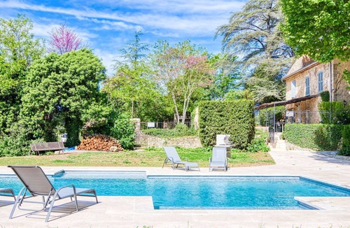 Besse-sur-Issole House | Beautiful apartment in villa for 14 people with pool, WIFI, TV, terrace and parking