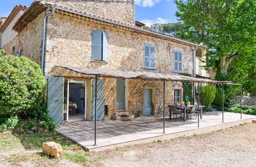 Besse-sur-Issole House | Beautiful apartment in villa for 14 people with pool, WIFI, TV, terrace and parking