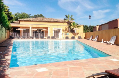 La Rouviere Apartment | Beautiful apartment for 6 guests with WIFI, A/C, pool, TV, patio and pets allowed
