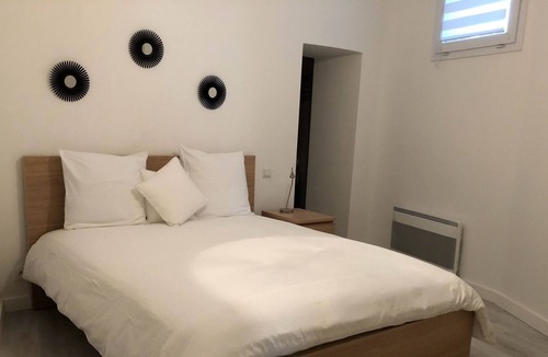 Frontignan Apartment | Beautiful apartment entirely new heart of town close to beaches and amenities