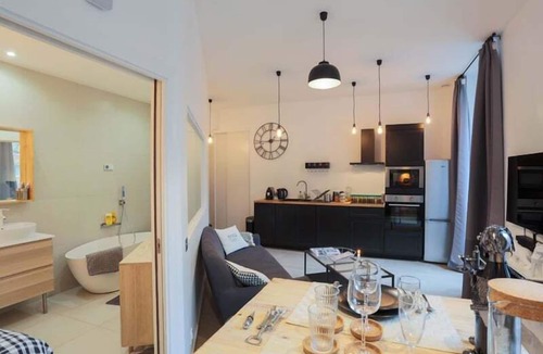 Part Dieu - Bir Hakeim Apartment | Beautiful atypical apartment AC/garage