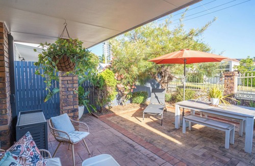 Burleigh Heads House | Beautiful Bright Burleigh Base with Beaches, boutiques, brunches and beyond.