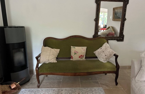 Lorgues House | Beautiful French Hamlet House with swimming pool. Secure Driveway parking