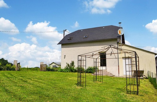Bugeat House | Beautiful home in Bugeat with ethernet internet