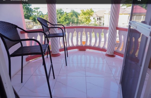 Ocho Rios House | Beautiful Home located near Dunn’s River Falls, Restaurants and attractions