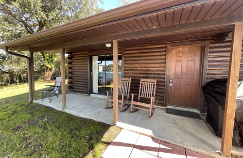 Bartow House | Beautiful log cabin on private lake