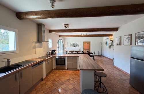 Aubignan House | Beautiful Mas Provençal, Classified 4-star furnished holiday home with garden & swimming pool