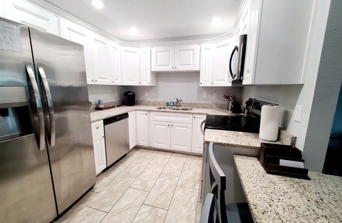 Zephyrhills West House | Beautiful New Villa located 30 mins from Tampa