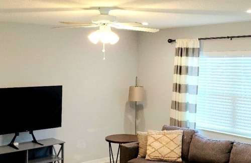 Zephyrhills West House | Beautiful New Villa located 30 mins from Tampa