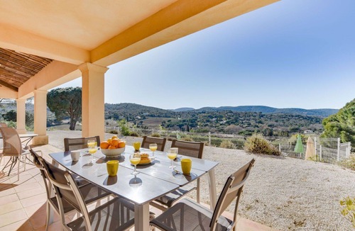 La Croix-Valmer Villa | Beautiful private villa for 6 guests with A/C, WIFI, private pool, TV, terrace and pets allowed