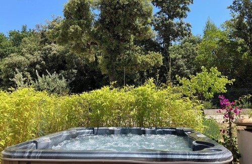 Neoules Villa | Beautiful single-storey villa, swimming pool and jacuzzi, in a peaceful natural setting