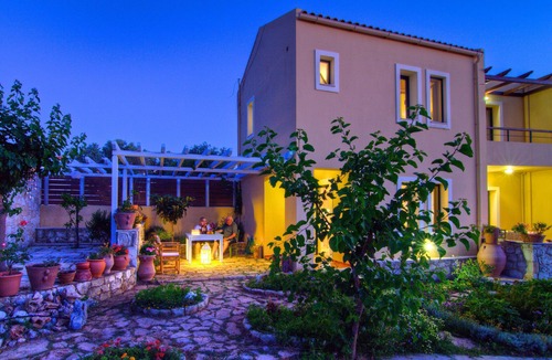 Atsipopoulo Villa | Beautiful Small Villas near to Rethymno City and Beach