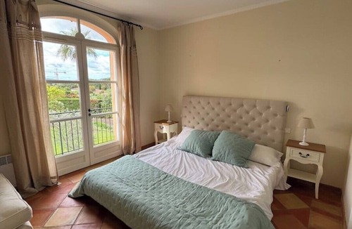Sainte-Maxime - Saint-Tropez Villa | Beautiful sunny villa with pool in secure domaine and access to private beach