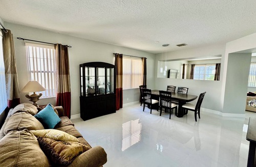 Legacy Park Villa | Beautiful Villa close to Disney and Golf Courses