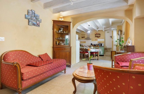 Rhone Crussol Bed & Breakfast | Bed and Breakfast 'Chambre Tilleul Avec Piscine' with Mountain View, Shared Pool and Wi-Fi