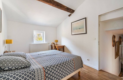 3rd Arrondissement Bed & Breakfast | Bed and Breakfast 'Chambres D'hôtes Les Rosiers' with Shared Pool and Wi-Fi