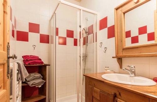 Orcier Bed & Breakfast | Bed and Breakfast 'Fauvette' with Mountain View, Shared Garden and Wi-Fi