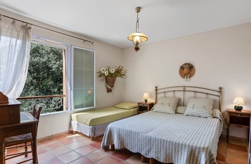 Carces Bed & Breakfast | Bed and Breakfast 'La Fenière' with Shared Pool, Shared Terrace and Wi-Fi