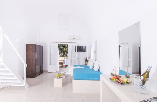 Agios Georgios Hotel | Bella Santorini