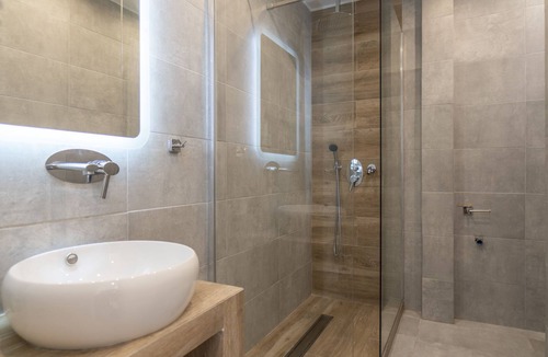 Agios Georgios Hotel | Bella Santorini