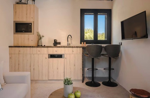 Aetos House | Berthina House