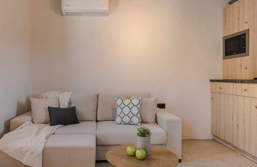 Aetos House | Berthina House