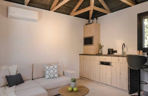 Aetos House | Berthina House