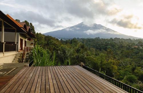 Menanga House | BESAKIH HOMESTAY