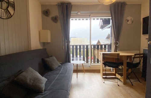 Thollon-les-Memises Apartment | Between lake and mountains, cosy type 2 apartment at the foot of the gondolas.