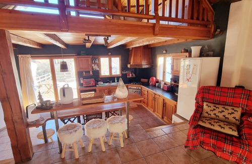 Chateau-Ville-Vieille Ski Chalet | Between ST VERAN AND CEILLAC Beautiful chalet comfort mezzanine fireplace 3Bathrooms