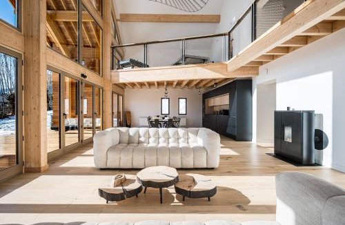 Fontcouverte-la-Toussuire Ski Chalet | Black Arves