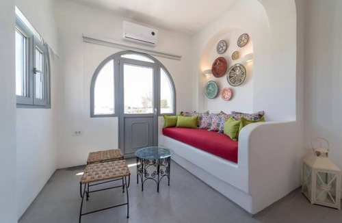 Perivolos Hotel | Black Coast Hotel Santorini