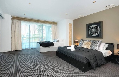 Broadbeach Waters House | Bliss On Waterview