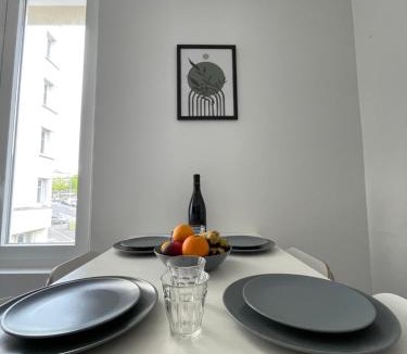Feuillat Desgenettes Apartment | BnGo I Chic & Confort I 4 personnes, Proche Hôpital