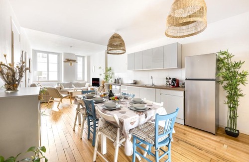 Les Cordeliers Apartment | BnGo I Le Spacieux Hypercentre I 8p, 4ch, 2sdb, 2ème étage sans ascenseur