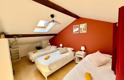 Republique - Tolstoi House | BnGo I Maison Mimosa I Jardin, 3 chambres, 9 personnes