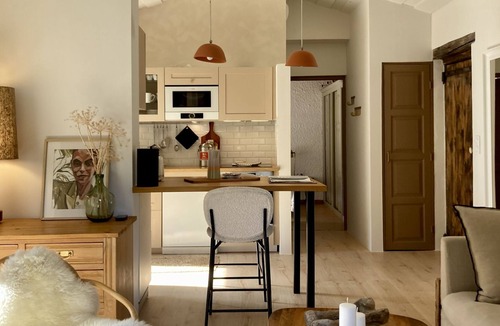 Molines-en-Queyras Cottage | Bon-Henri-4*-Gîte-Exclusive-Ensuite with Bath-Garden view