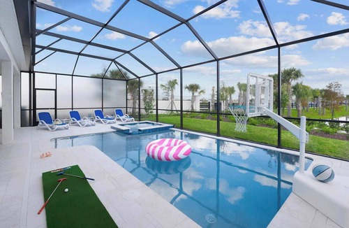 Florida Center House | Boundless Bungalow | Huge estate next to Universal with wizard BR, theater, pool