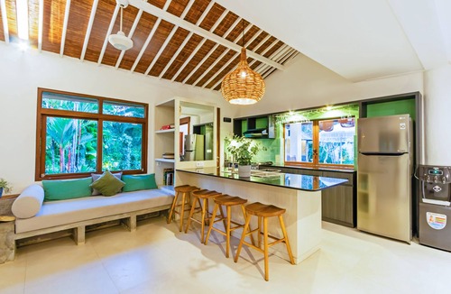 Laksmana Villa | BRAND NEW 5 BR with Enclosed Living 2 mins to Eat Street