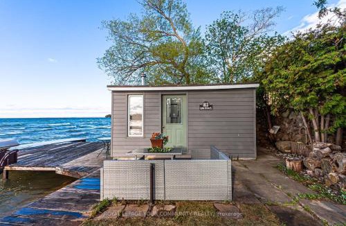 Georgina House | Brand New Waterfront Cottage