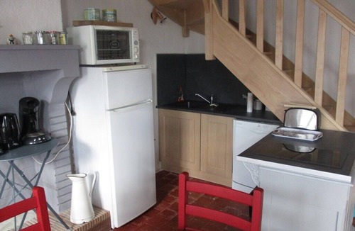 Augy-sur-Aubois House | Bread Oven Cottage – Sleeps 4