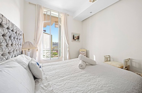 Villefranche-sur-Mer Apartment | Bright apartment with balcony and sea view- 6p-for unforgettable vacations!