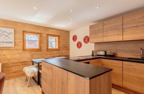 Plagne Soleil Ski Chalet | Bright chalet with 4 bedrooms and parking in La Plagne