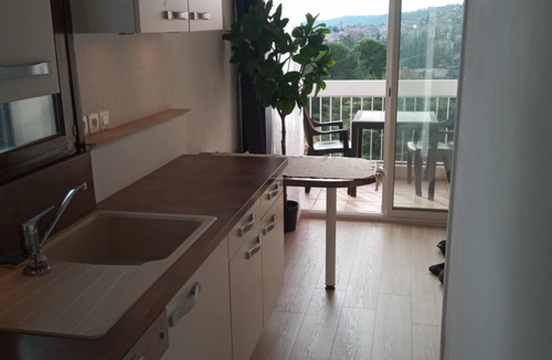 Greoux-les-Bains Apartment | Bright, modern apartment 10 minutes from the spa