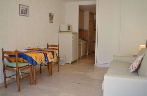 Sainte-Maxime City Centre Apartment | Bright studio 30m from the beach, balcony, air conditioning, shops nearby