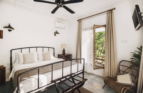 Petitenget Hotel | Brown Feather Batu Belig