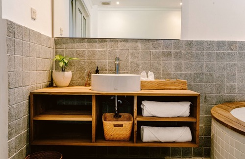 Petitenget Hotel | Brown Feather Batu Belig